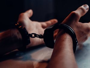 Asistencia al detenido en comisaría en Madrid: Derechos y actuación urgente 24h